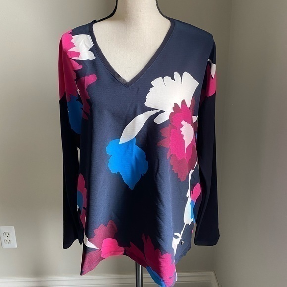 Dkny Tops - DKNY Navy Blue Floral Blouse Size S NWT